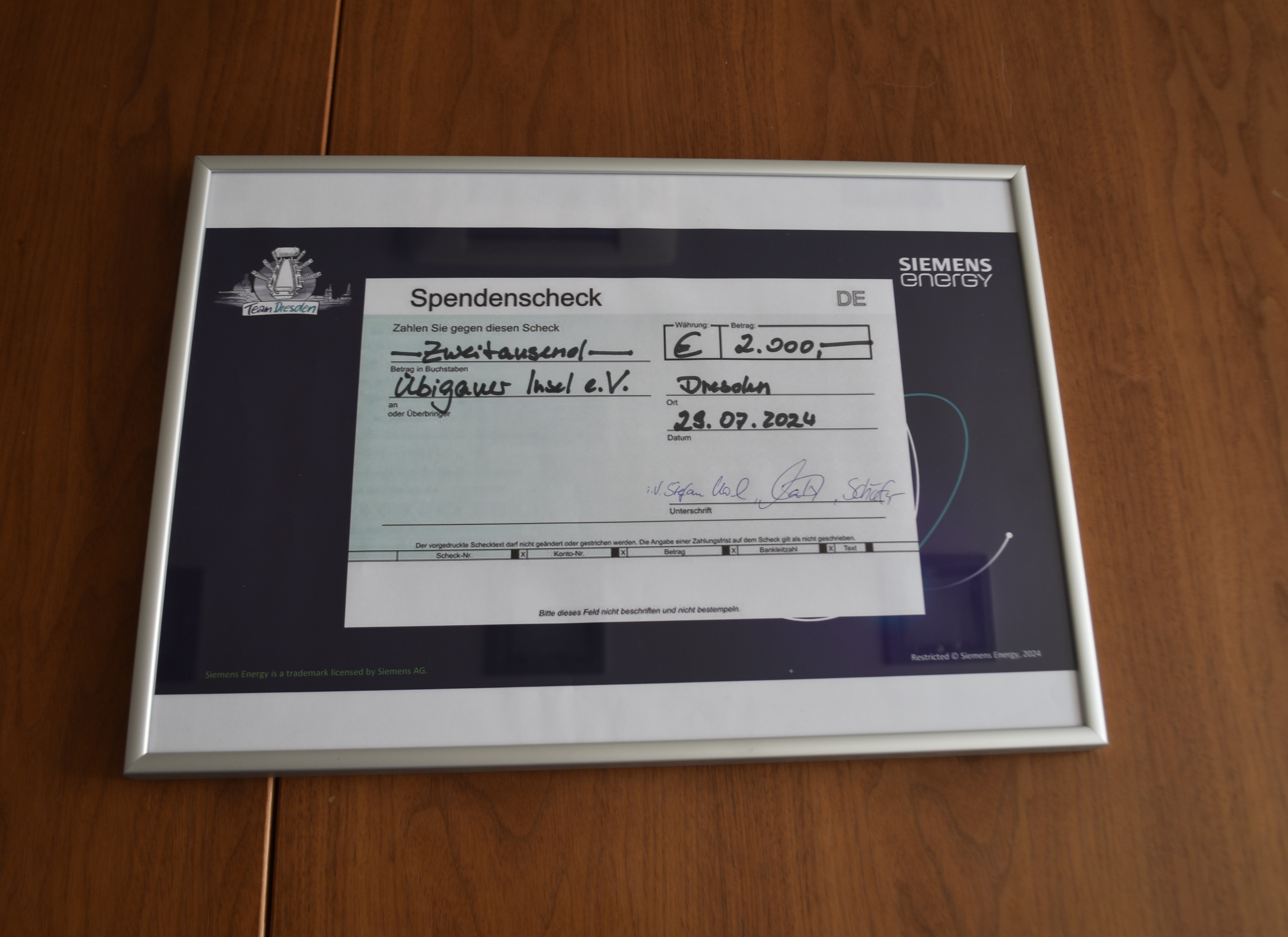 Spendenscheck von Siemens Energy